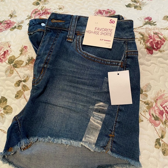 Women’s NWT denim shorts size 3 - Picture 3 of 3